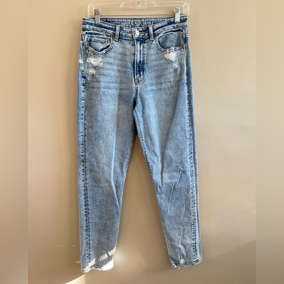 American Eagle Outfitters Denim - American Eagle Stretch Mom Jean Light Medium Wash size 6 Long